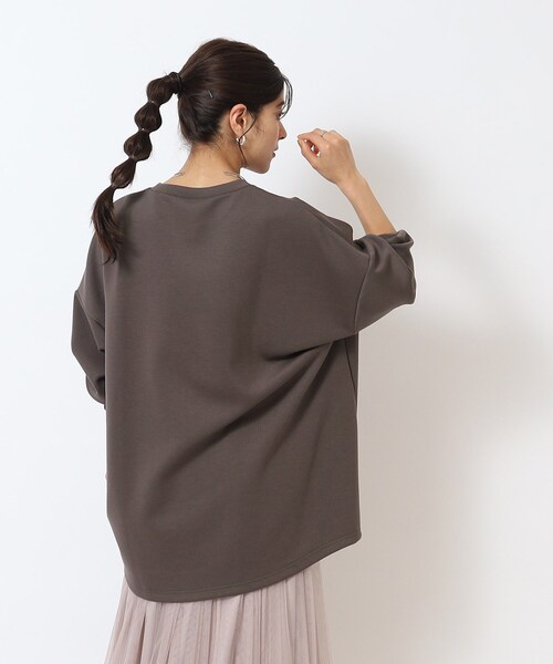 SHOO・LA・RUE(シューラルー)の「◆【体型カバー】なめらかタッチ ダンボール ドルマン切り替えトップス(Tシャツ/カットソー・レディース・ブラック/ベージュ/チャコールグレー/ピンク系/グリーン系・00)」の18枚目の写真