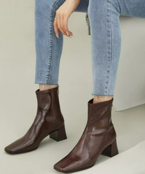 ap retro（アプレトロ）の「フェイクレザーショートブーツ（ブーツ・レディース・ブラック/ブラウン・MEDIUM/LARGE）」の2枚目の写真