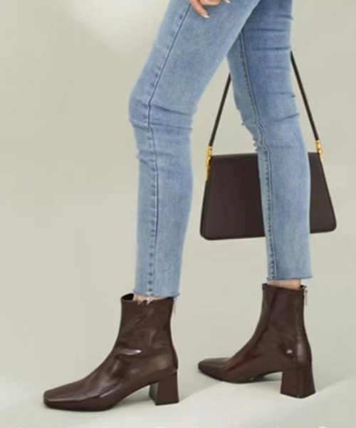 ap retro（アプレトロ）の「フェイクレザーショートブーツ（ブーツ・レディース・ブラック/ブラウン・MEDIUM/LARGE）」の6枚目の写真