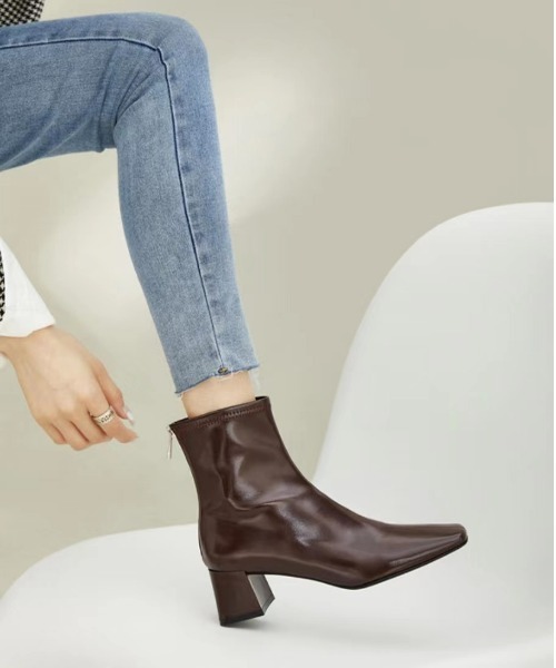 ap retro（アプレトロ）の「フェイクレザーショートブーツ（ブーツ・レディース・ブラック/ブラウン・MEDIUM/LARGE）」の9枚目の写真