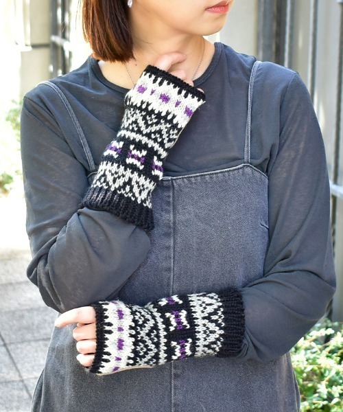 LAZY SUSAN（レイジースーザン）の「アームウォーマー ハイランド