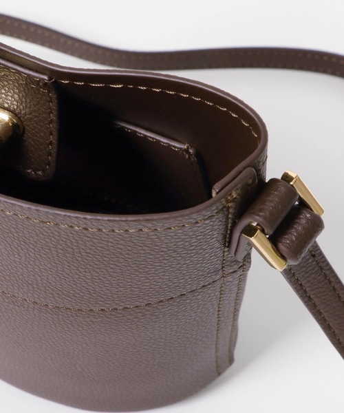 URBAN RESEARCH ROSSO WOMEN(アーバンリサーチ ロッソ)の「切替デザインポシェット(ショルダーバッグ・レディース・ダークブラウン/マスタード・-)」の6枚目の写真