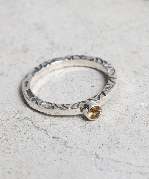 VIVIFY(ビビファイ)の「ベゼルリング/サイドアラベスク(リング・レディース・ブラック/ブルー/ワインレッド/ホワイト/イエロー・#5/#7/#9/#11/#13/#15/#17/#19/#21/#23/#25/#3)」の7枚目の写真