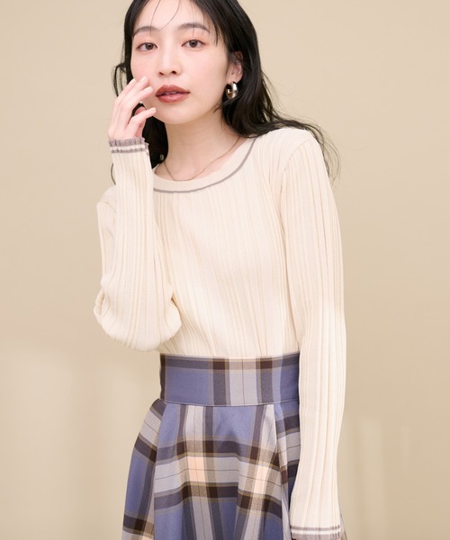natural couture(ナチュラルクチュール)の「WEB限定 / ランダムリブ配色きれいめニット(ニット/セーター・レディース・アイボリー/ラベンダー/ネイビー/オレンジ/グレイッシュベージュ・FREE)」の2枚目の写真