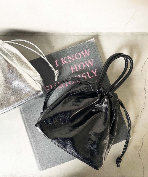 LOWRYS FARM（ローリーズファーム）の「２ＷＡＹメタリックキンチャク  996845（ハンドバッグ・レディース・ブラック/シルバー/グリーン・FREE）」の2枚目の写真