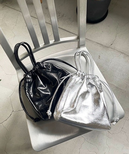 LOWRYS FARM（ローリーズファーム）の「２ＷＡＹメタリックキンチャク  996845（ハンドバッグ・レディース・ブラック/シルバー/グリーン・FREE）」の4枚目の写真