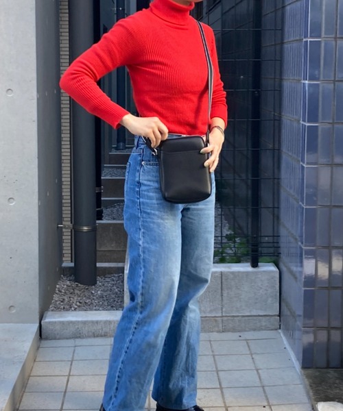 tolene(トレネ)の「太ベルトショルダーミニバッグ(ショルダーバッグ・レディース・ベージュ/ブラック・ONE SIZE)」の13枚目の写真