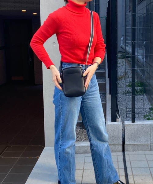 tolene(トレネ)の「太ベルトショルダーミニバッグ(ショルダーバッグ・レディース・ベージュ/ブラック・ONE SIZE)」の12枚目の写真
