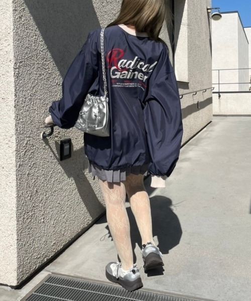nemne store(ネンネストア)の「【低身長サイズあり】バッグロゴナイロンドロストプルオーバー(その他トップス・レディース・ネイビー/グレー・SMALL/MEDIUM)」の7枚目の写真