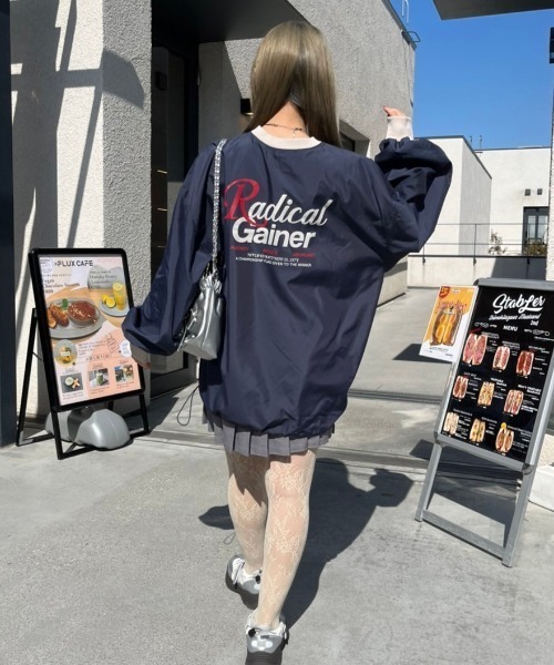 nemne store(ネンネストア)の「【低身長サイズあり】バッグロゴナイロンドロストプルオーバー(その他トップス・レディース・ネイビー/グレー・SMALL/MEDIUM)」の8枚目の写真