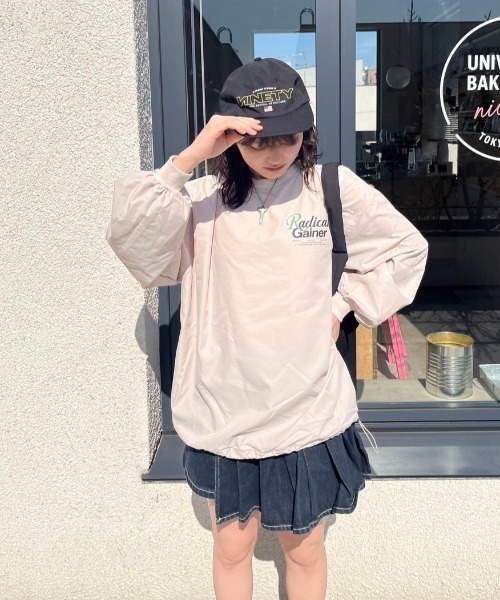 nemne store(ネンネストア)の「【低身長サイズあり】バッグロゴナイロンドロストプルオーバー(その他トップス・レディース・ネイビー/グレー・SMALL/MEDIUM)」の10枚目の写真