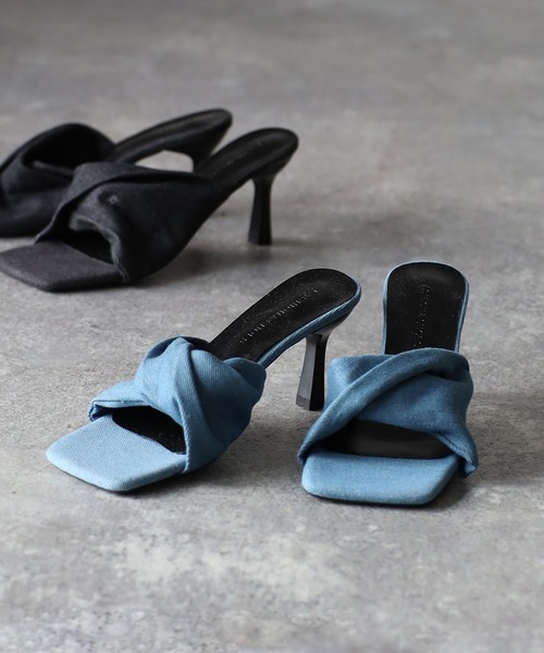 Riberry（リベリー）の「スクエアトゥデニムツイストミュールサンダル（サンダル・レディース・ブルー/ブラック・MEDIUM/LARGE）」の2枚目の写真
