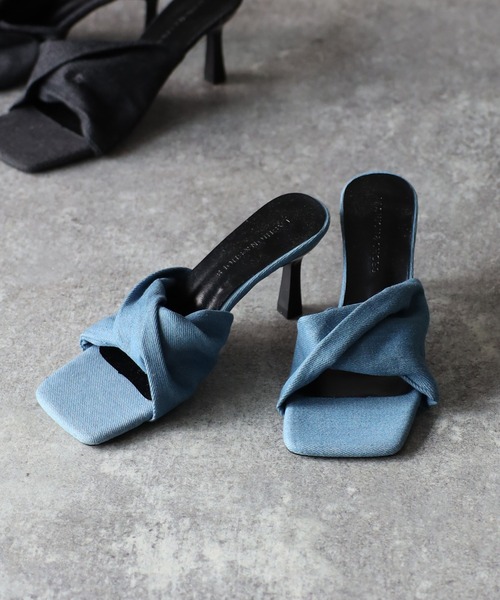 Riberry（リベリー）の「スクエアトゥデニムツイストミュールサンダル（サンダル・レディース・ブルー/ブラック・MEDIUM/LARGE）」の5枚目の写真