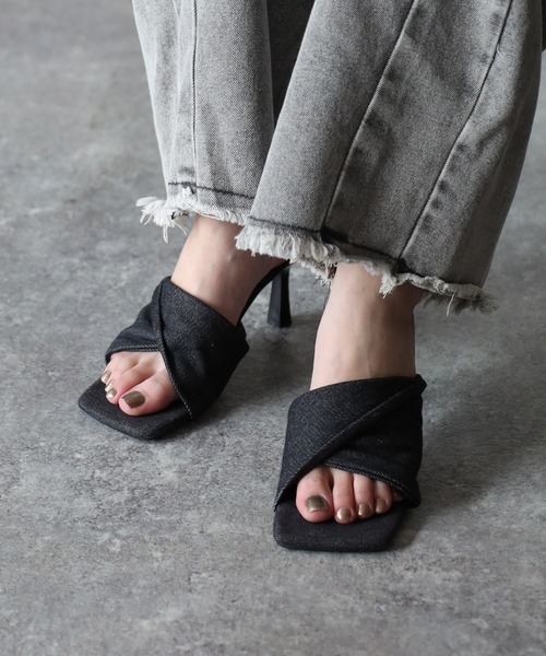 Riberry（リベリー）の「スクエアトゥデニムツイストミュールサンダル（サンダル・レディース・ブルー/ブラック・MEDIUM/LARGE）」の6枚目の写真