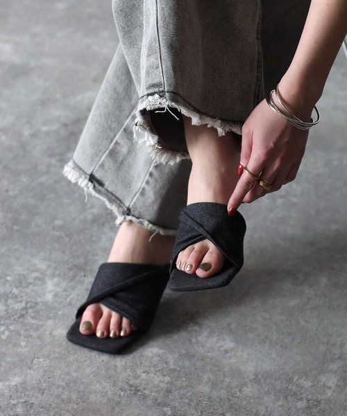 Riberry（リベリー）の「スクエアトゥデニムツイストミュールサンダル（サンダル・レディース・ブルー/ブラック・MEDIUM/LARGE）」の3枚目の写真