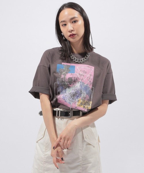 PAGEBOY(ページボーイ)の「メルティフラワーアートTシャツ(Tシャツ/カットソー・レディース・オフホワイト/チャコールグレー/ベージュ・FREE)」の5枚目の写真