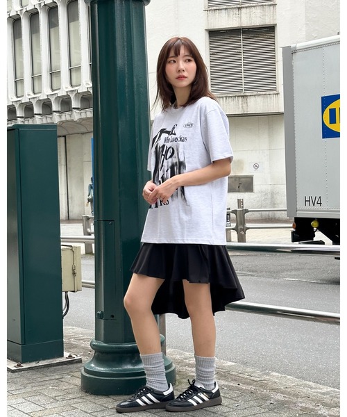SLOWACID（スローアシッド）の「【UNISEX】SLOW ACID／GRAIN LOGO T 2118249（Tシャツ/カットソー・レディース・ブラック/ライトグレー/チャコール/ブルー・SMALL/MEDIUM/LARGE）」の5枚目の写真