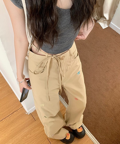 gossip!ロサンゼルス(ゴシップロサンゼルス)の「little ribbon リボン刺繍ワイドパンツ Y2K(カーゴパンツ・レディース・ベージュ/ブラック・S/M/L)」の12枚目の写真