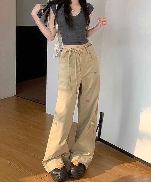 gossip!ロサンゼルス(ゴシップロサンゼルス)の「little ribbon リボン刺繍ワイドパンツ Y2K(カーゴパンツ・レディース・ベージュ/ブラック・S/M/L)」の13枚目の写真