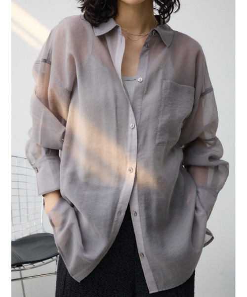 AZUL by moussy（アズールバイマウジー）の「バックスリットオーバーシャツ（シャツ/ブラウス・レディース・オフホワイト/グレー/ブラック/ホワイト系その他・FREE）」の4枚目の写真