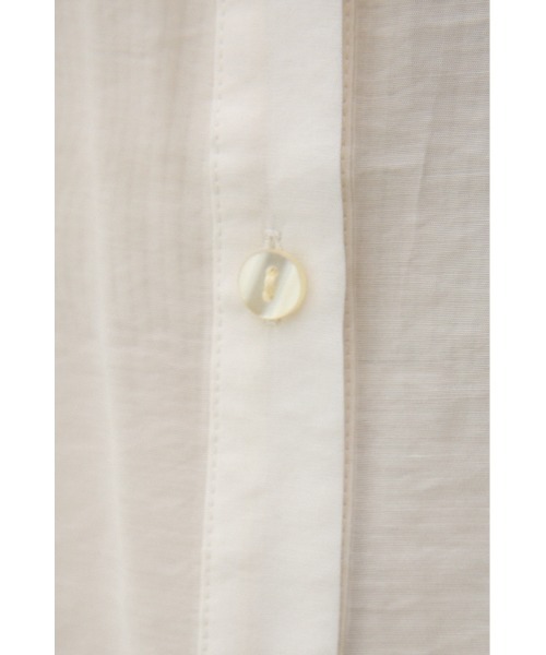 AZUL by moussy（アズールバイマウジー）の「バックスリットオーバーシャツ（シャツ/ブラウス・レディース・オフホワイト/グレー/ブラック/ホワイト系その他・FREE）」の6枚目の写真