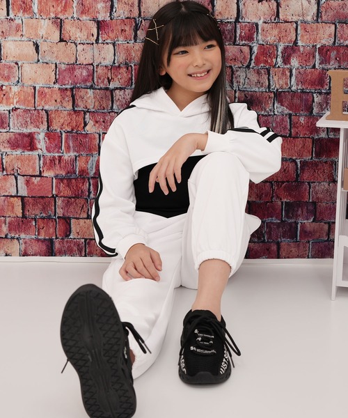 Bee des Bee(ビーデスビー)の「ライン入りトップス×タンクトップ(パーカー・キッズ・ピンク系その他/ホワイト×ブラック/ブラック系その他・140cm/120cm/110cm/150cm/130cm)」の6枚目の写真