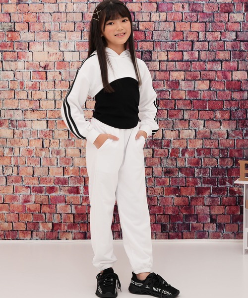 Bee des Bee(ビーデスビー)の「ライン入りトップス×タンクトップ(パーカー・キッズ・ピンク系その他/ホワイト×ブラック/ブラック系その他・140cm/120cm/110cm/150cm/130cm)」の11枚目の写真