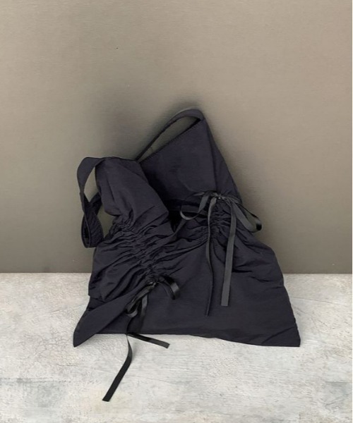 AMELY（エミリー）の「リボンシャーリングトートバッグ（ショルダーバッグ・レディース・ブラック/シルバー/ブルー/ブラック系その他/ベージュ・フリー）」の13枚目の写真