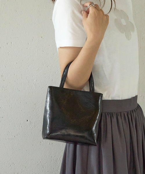 MAISON BREEZE reveur(メゾンブリーズレヴール)の「【MAISON BREEZE reveur】metallic square handbag メタルスクエアハンドバッグ(ハンドバッグ・レディース・ミント/ブラック/シルバー・FREE)」の4枚目の写真