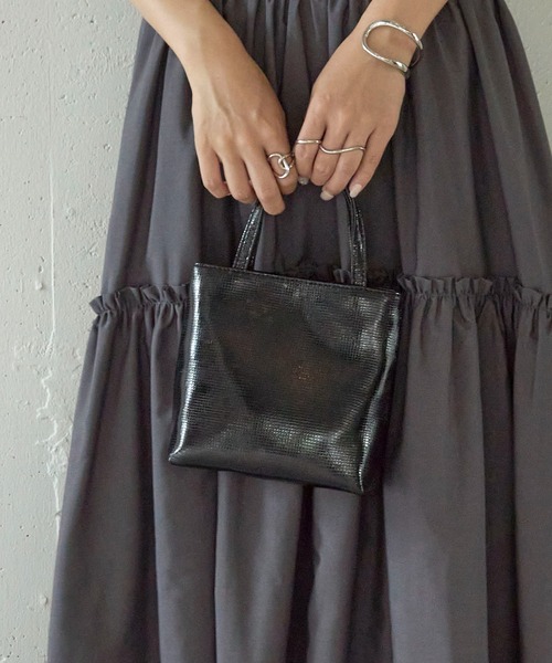 MAISON BREEZE reveur(メゾンブリーズレヴール)の「【MAISON BREEZE reveur】metallic square handbag メタルスクエアハンドバッグ(ハンドバッグ・レディース・ミント/ブラック/シルバー・FREE)」の5枚目の写真