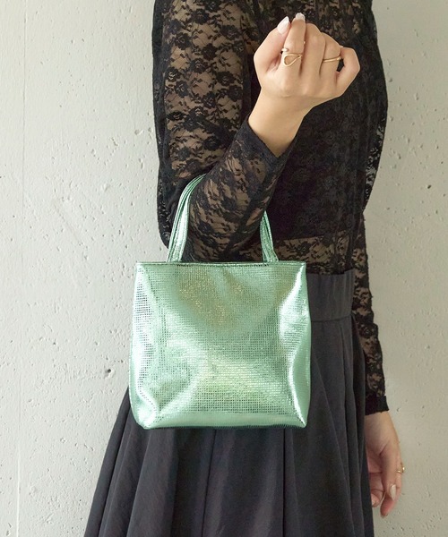 MAISON BREEZE reveur(メゾンブリーズレヴール)の「【MAISON BREEZE reveur】metallic square handbag メタルスクエアハンドバッグ(ハンドバッグ・レディース・ミント/ブラック/シルバー・FREE)」の9枚目の写真