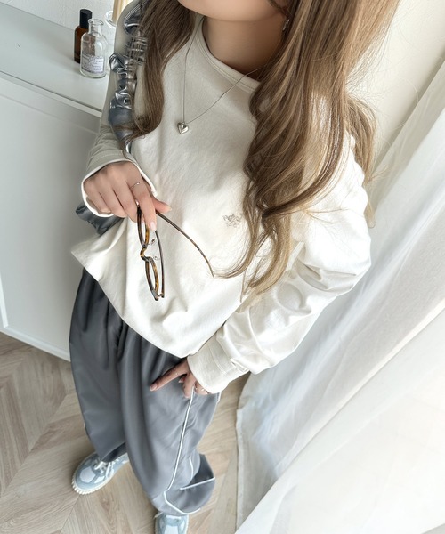 classicalelf(クラシカルエルフ)の「ヴィンテージ感をプラス。綿100%衿バイカラーワンポイント刺繍ロンTシャツ(Tシャツ/カットソー・レディース・カーキ/アイボリー/グレイッシュベージュ/ブラック・X-LARGE/SMALL/MEDIUM/LARGE)」の6枚目の写真