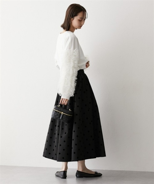 nissen（ニッセン）の「袖チュールショート丈トレーナー（スウェット・レディース・ブラック/オフホワイト/グレー・LL/L/M/S）」の13枚目の写真