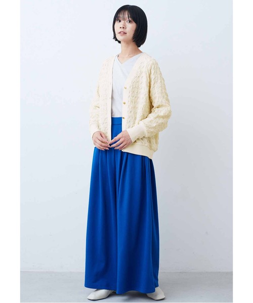 IEDIT(イディット)の「IEDIT ぽこぽこシャーリング素材のVネックカーディガン(カーディガン/ボレロ・レディース・アイボリー/グリーン・MEDIUM/LARGE/X-LARGE/XX-LARGE/SMALL)」の3枚目の写真