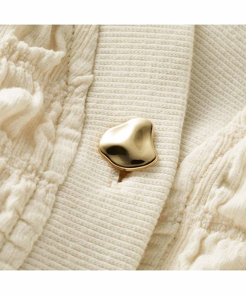 IEDIT(イディット)の「IEDIT ぽこぽこシャーリング素材のVネックカーディガン(カーディガン/ボレロ・レディース・アイボリー/グリーン・MEDIUM/LARGE/X-LARGE/XX-LARGE/SMALL)」の9枚目の写真