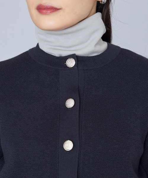 A/C DESIGN BY ALPHA CUBIC（エーシーデザインバイアルファキュービック）の「【洗濯可能】メタルボタンニットカーディガン（カーディガン/ボレロ・レディース・ブルー/オフホワイト/ネイビー・M/L）」の8枚目の写真