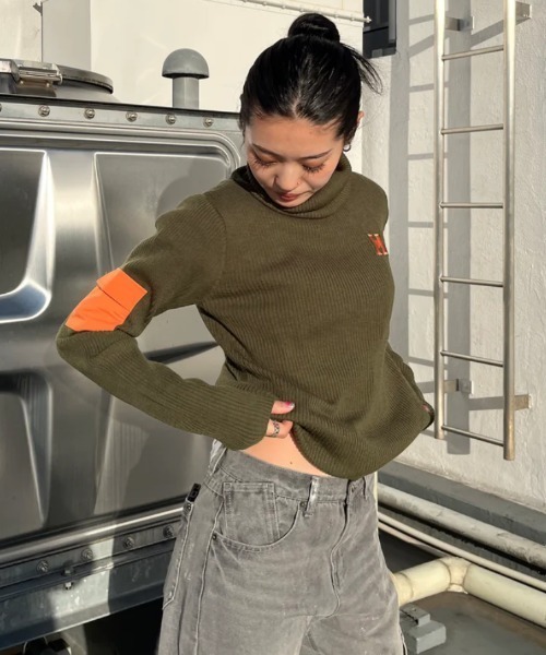 HTH（エイチティーエイチ）の「ribbed high neck（その他トップス・レディース・アッシュ/サックスブルー/オリーブ/アイボリー/レッド・フリー）」の4枚目の写真