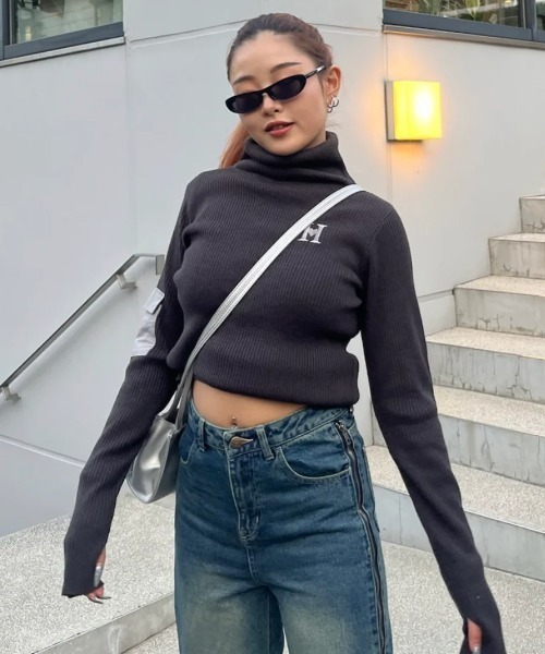 HTH（エイチティーエイチ）の「ribbed high neck（その他トップス・レディース・アッシュ/サックスブルー/オリーブ/アイボリー/レッド・フリー）」の3枚目の写真