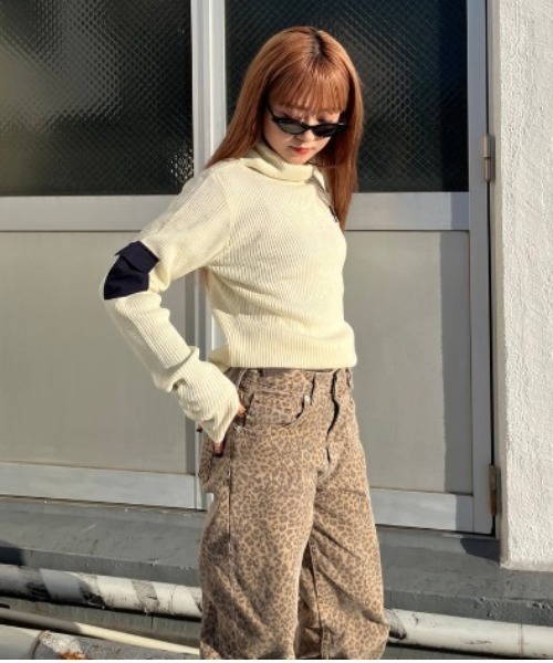 HTH（エイチティーエイチ）の「ribbed high neck（その他トップス・レディース・アッシュ/サックスブルー/オリーブ/アイボリー/レッド・フリー）」の9枚目の写真