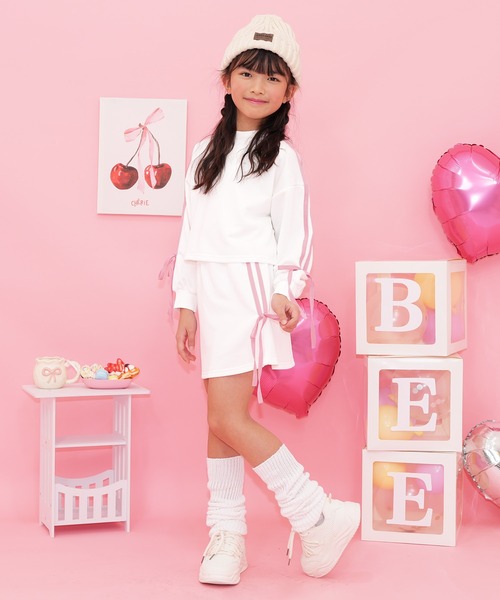 Bee des Bee（ビーデスビー）の「トレーナー＆スカート セットアップ（セットアップ・キッズ・ブラック/ライトブルー/グレー/ホワイト/ピンク・100cm/110cm/120cm/130cm/140cm/150cm）」の10枚目の写真