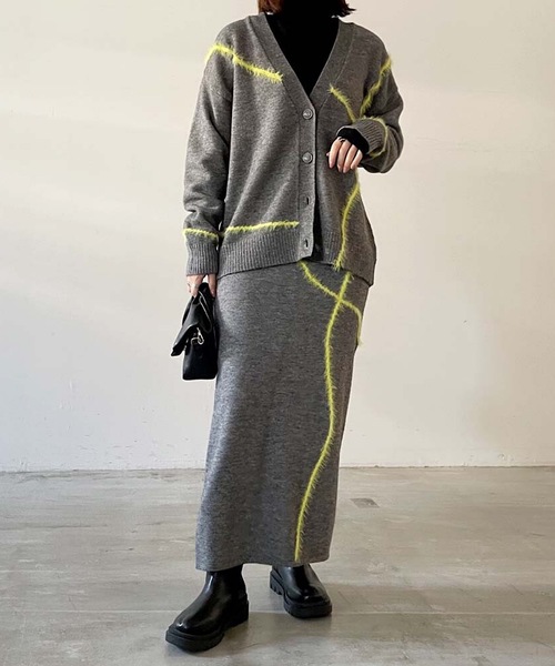 ANOTHER S（アナザーエス）の「ラインフェザースカート（スカート・レディース・アイボリー/ブラック/グレー・FREE）」の3枚目の写真