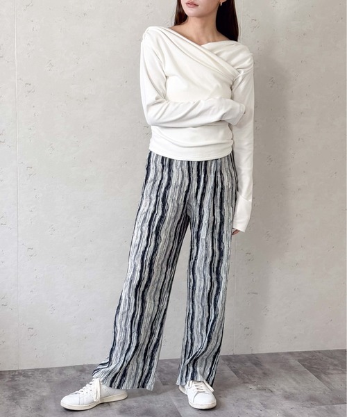 Per sist ence(パーシエンス)の「ニュアンスストライププリーツストレートパンツ(その他パンツ・レディース・ブラック/ブラウン・FREE)」の4枚目の写真