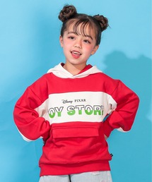 Disney（ディズニー）の「ディズニー トイ・ストーリー 立体ロゴパーカー 0233K（パーカー・キッズ）」