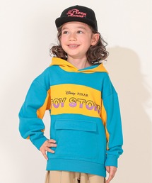 Disney（ディズニー）の「ディズニー トイ・ストーリー 立体ロゴパーカー 0233K（パーカー・キッズ）」