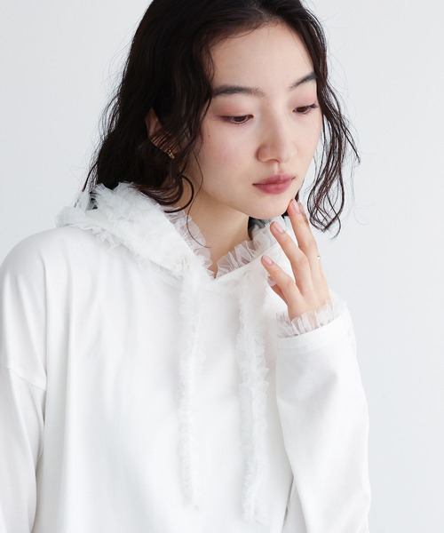 somari imagination(ソマリ イマジネーション)の「『チュールフードカットソー』(Tシャツ/カットソー・レディース・ブラック/オフホワイト・1/2)」の1枚目の写真