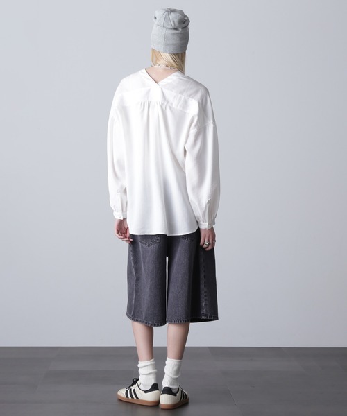 ROSE BUD（ローズバッド）の「(GENE HEAVENS)COTTON PEARL BUTTON V NECKＳHIRT（シャツ/ブラウス・レディース・グレー/ピンク/ブラウン/ホワイト・ONE SIZE）」の13枚目の写真