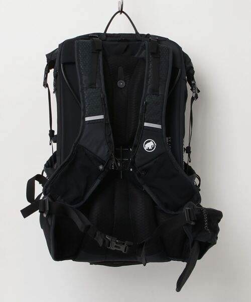 Mammut(マムート)の「デュカン スパイン 28-35 / Ducan Spine 28-35(バックパック/リュック・メンズ・ブラック/カーキ・35L)」の3枚目の写真