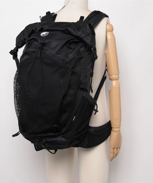 Mammut(マムート)の「デュカン スパイン 28-35 / Ducan Spine 28-35(バックパック/リュック・メンズ・ブラック/カーキ・35L)」の6枚目の写真
