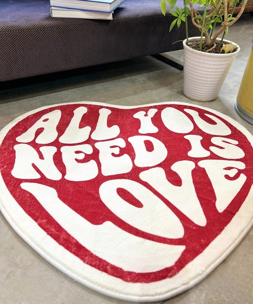 セール】3-2A31 ラグマット ハート型 80cm×90cm LOVE 英字柄