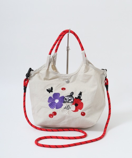 MOOMIN(ムーミン)の「MOOMIN 刺繍デザインナイロン2WAYハンドバッグ(ハンドバッグ・レディース・ネイビー/ブルー系その他/ベージュ/ホワイト系その他/レッド/グレー系その他/カーキ系・FREE)」の8枚目の写真